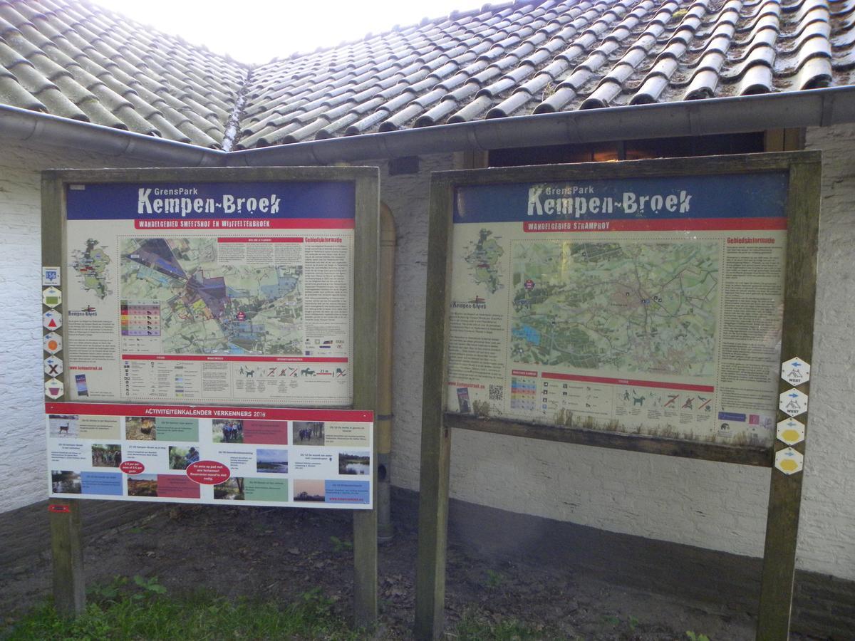Bungalows Bospark Te Stramproy エクステリア 写真
